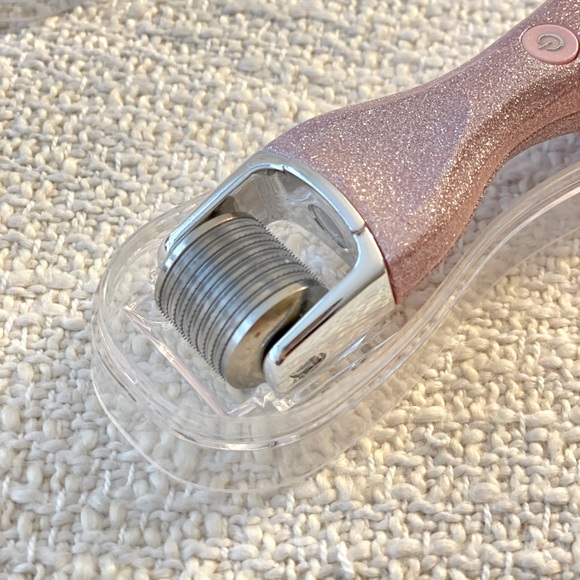 Microneedling Facial Regeneration Tool - Picture 2 of 5